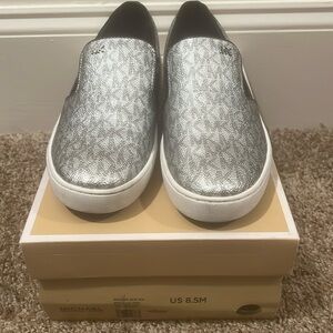 Michael Michael kors slip on 8.5 M silver metallic